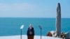 Presidenti amerikan Joe Biden duke mbajtur fjalim në Pointe du Hoc, Francë, në përvjetorin e Ditës D, 7 qershor 2024.