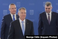 Nicolae Ciucă (s), Klaus Iohannis (c) și Marcel Ciolacu (d).