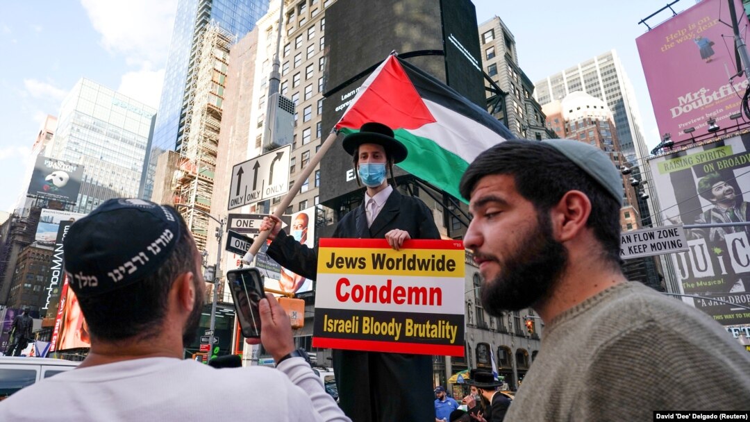 Protest al unui evreu împotriva violențelor statului Israel. SUA.