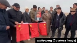 19 человек привлекается к уголовной ответственности в Казахстане после антикитайской акцим в селе Калжат близ границы с Китаем 13 ноября 2025 года (Скриншот видео)