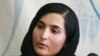 د انتقالي عدالت د همغږۍ د ډلې غړې ناهید ملکزۍ په کابل کې خبریالانو ته خبرې کوي.