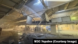 Наслідки удару Росії по цивільному  американської підприємству компанії Mondelez International у Тростянці. Сумщина, 22 лютого 2026 року