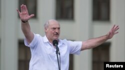 Беларусь президенті Александр Лукашенко. Беларусьте оның отставкасын талап еткен наразылық шараларының өтіп жатқанына бір айдан асты.