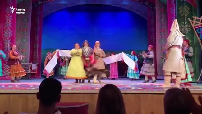 Уфаның Милли яшьләр театры "Башкорт туе" спектаклен күрсәтте