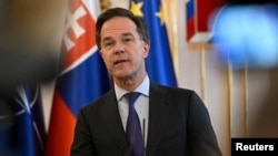 Shefi i NATO-s, Mark Rutte, gjatë vizitës në Sllovaki më 20 shkurt 2025. 