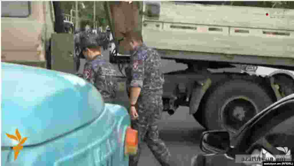 Armenia -- Deputy Chief of Yerevan Police Valeri Osipian in Khotenacti street, 24July, 2016