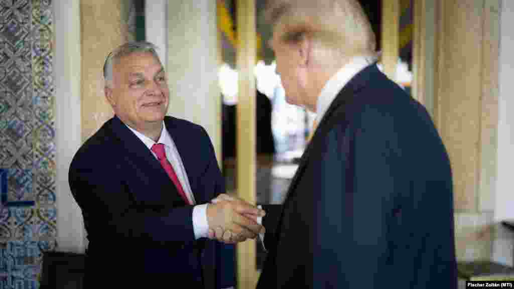 Donald Trump fogadja Orbán Viktor kormányfőt a floridai Mar-a-Lagóban 2024. december 9-én.&nbsp;Orbán Viktor december 9-én Floridába utazott, hogy Donald Trump megválasztott amerikai elnökkel, Mike Waltz leendő nemzetbiztonsági tanácsadóval és Elon Muskkal találkozzon