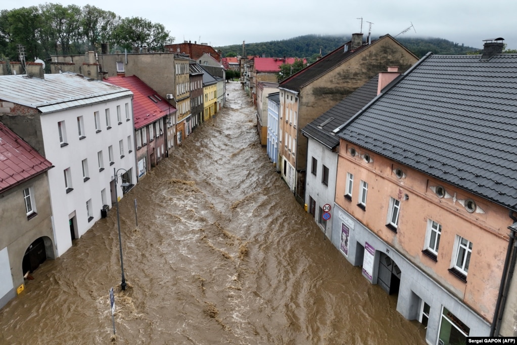 Rrugë e përmbytur në Gluçolazi, në perëndim të Polonisë më 15 shtator 2024.&nbsp;