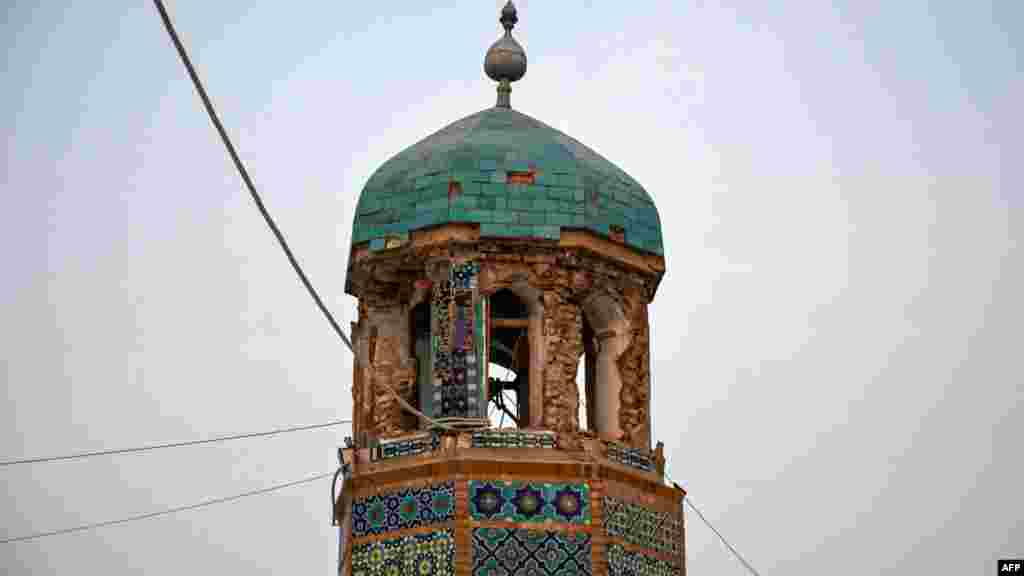 Megrongálódott mecset. A hétfői természeti csapás szinte napra pontosan két hónappal azután érte az országot, hogy szeptember 1-jén csaknem 1500 életet követelt egy hasonló erősségű rengés