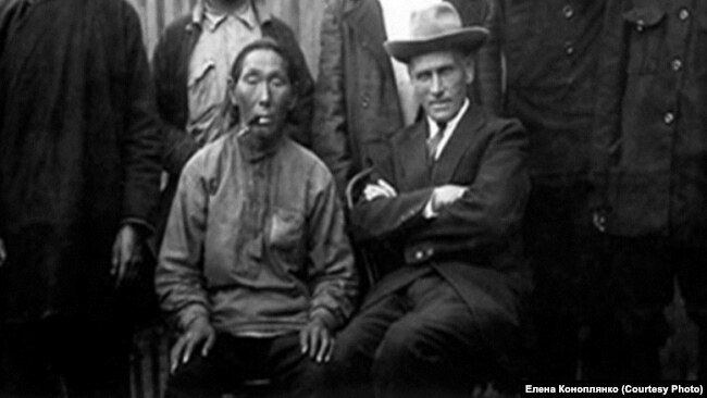 Владимир Арсеньев и Акунка Бутунгари. 1920-е годы