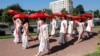 Архіўнае ілюстрацыйнае фота. Беларускія жанчыны маршыруюць падчас акцыі пратэсту ў Менску, чэрвень 2021 году