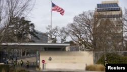 აშშ-ის დიპლომატიური მისია ჟენევაში, სადაც იმართება სამშვიდობო მოლაპარაკებები აშშ-ის, ევროკავშირისა და უკრაინის დელეგაციებს შორის. 23 ნოემბერი, 2015.