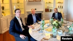 ომანის საგარეო საქმეთა მინისტრი, ბადრ ალბუსაითი ბირთვული მოლაპარაკების ამერიკელ მონაწილეებთან ერთად 26 თებერვალს, 2026 წელი