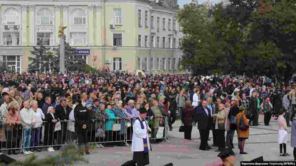 19 жовтня на центральній площі в Керчі відбулась церемонія прощання із загиблими