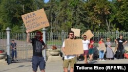 Mișcarea Occupy Guguță protestând de Ziua Independenței. 27 august 2019