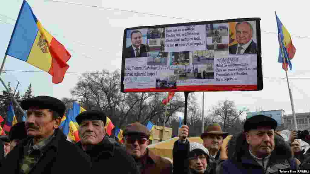 Protestatarii în cadrul acțiunii organizate de Platforma DA