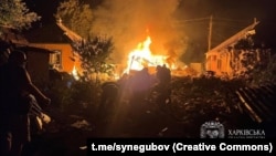 Posledice ruskog napada dronom u ukrajinskom gradu Čugujevu blizu Harkiva 5. septembra.