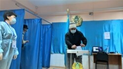 Голосование на избирательном участке № 350 в Алматы. 10 января 2021 года.