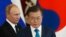 South Korean President Moon Jae-in (right) and Russian President Vladimir Putin at the Kremlin on June 22.