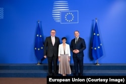 Віцепрем'єр України з євроінтеграції Тарас Качка, єврокомісарка з розширення Марта Кос і міністр із європейських справ Ірландії Томас Бірн (зліва направо). Брюссель, Бельгія, 14 липня 2026 року