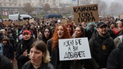 Сотні людей вийшли на мітинг у Києві за відставку мера столиці Віталія Кличка