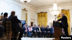 Președintele SUA, Donald Trump, se adresează națiunii de la Casa Albă din Washington.