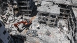 Israel, Iran Trade Strikes As Crisis Escalates video grab 1