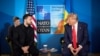 Volodimir Zelenski (lijevo) i Donald Trump na marginama samita NATO-a u Hagu, 25. juna 2025.