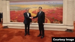 Pe 16 iulie 2025, ministrul chinez de externe Wang Yi s-a întâlnit la Tianjin cu ministrul iranian de externe Seyed Abbas Araghchi.