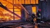 Наслідки атаки РФ на Київщині: рятувальники загасили пожежу на території промислового підприємства