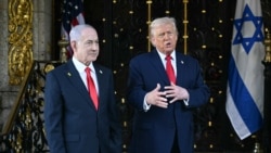 Președintele american Donald Trump (dreapta) și prim-ministrul israelian Beniamin Netanyahu vorbesc cu reporterii la Mar-a-Lago, Florida, pe 29 decembrie 2025.