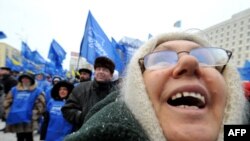 Сторонники Виктора Януковича праздную победу