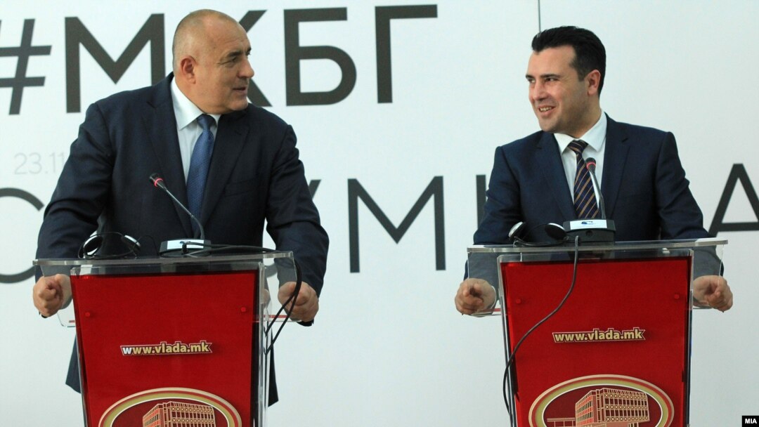 Bulgarian Prime Minister Boyko Borisov (left) and Macedonian counterpart Zoran Zaev speak to the press in Skopje in November.