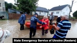 اوکراین، نجات مردم محل توسط گروه امداد