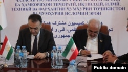Далер Ҷумъа, вазири энергетикаи Тоҷикистон ва Вазири нерӯи  Ҷумҳурии Исломии Эрон Аббос Алиободӣ. Душанбе 26 майи 2026 