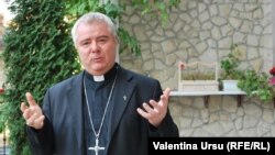 Prea Sfințitul Anton Coșa, episcop al diocezei romano-catolice din Chișinău (foto arhivă)