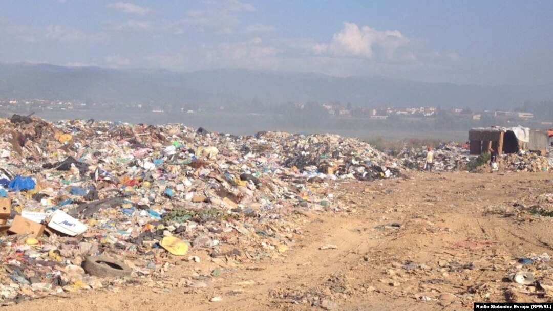 Архива: Депонијата во Струга на стотина метри од влезот на градот. 