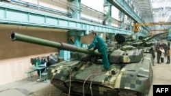 Українські танки «Оплот» в цехах Харківського заводу імені Малишева