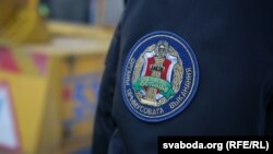 Шаўрон супрацоўніка органаў прымусовага выкананьня, ілюстрацыйнае фота 