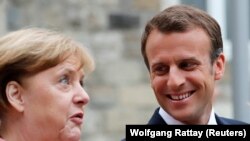 Emmanuel Macron i Angela Merkel 
