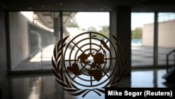 Sastanak će biti održan u zgradi Generalne skupštine UN (na fotografiji logo na ulazu u sjedište UN u Njujroku)