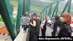 Predstavnice nevladinih organizacija na protestnom skupu protiv ratnog nasilja nad ženama, juna 2018: Foča, na jugoistoku BiH
