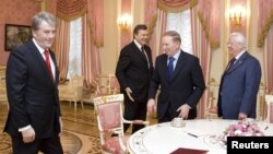 Ukrainian President Viktor Yanukovych (2nd left) meets with his predecessors, Leonid Kravchuk (right), Leonid Kuchma (center), and Viktor Yushchenko at the presidential administration building in Kyiv in February 2011.