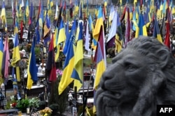 Cimitirul Liceakiv, din Lvov, pe 2 decembrie 2025, după înmormântarea a doi militari căzuți pe front.