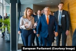 Viktor Orbán ar fi trebuit să prezinte europarlamentarilor planul Ungariei la șefia Consiliului. În schimb, europarlamentarii au pus la îndoială chiar capacitatea Ungariei de a îndeplini acest rol.