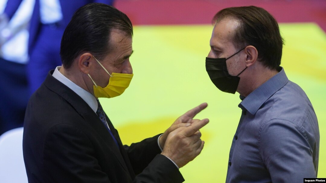 Ludovic Orban s-a opus vehement formării unui guvern PNL - PSD, fiind amenințat cu excluderea din partid. Imagine cu Ludovic Orban (stânga) și Florin Cîțu (dreapta).
