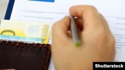 Закон зобов’язує іноземців, зокрема, подавати свої біометричні дані під час оформлення візи