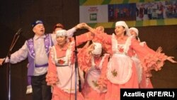 Төмәннең "Дуслык" халык җыр ансамбле. Архив фотосы