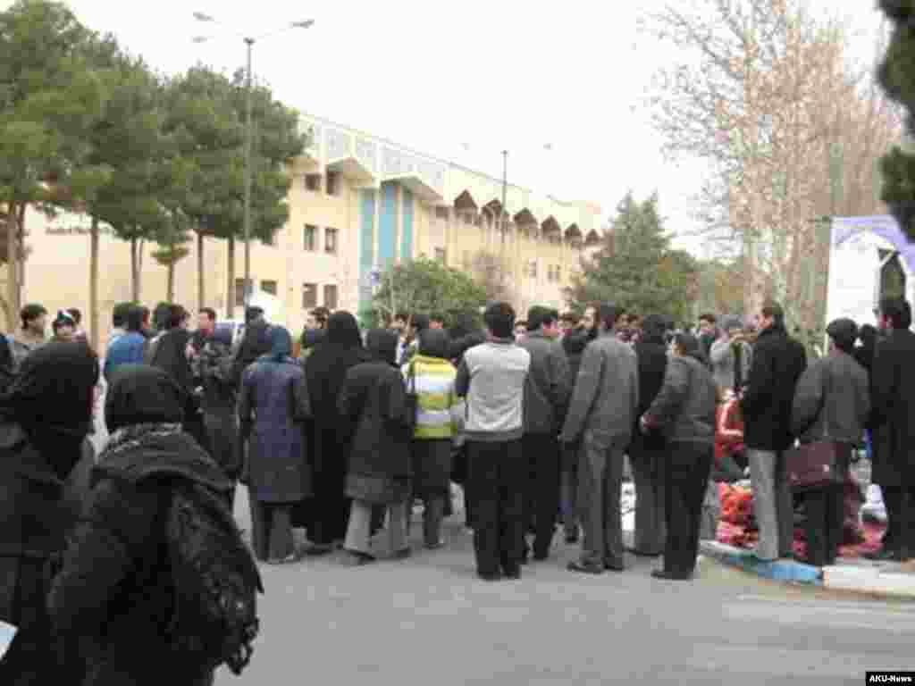 Iran -- Students hunger strike in Isfahan University against recent pressure on student movement, 29Dec2007