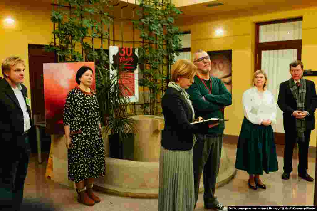 Адкрыцьцё выставы Артура Вакарава «30 гадоў дыктатуры. 30 плякатаў зь яе наступствамі» ў Празе